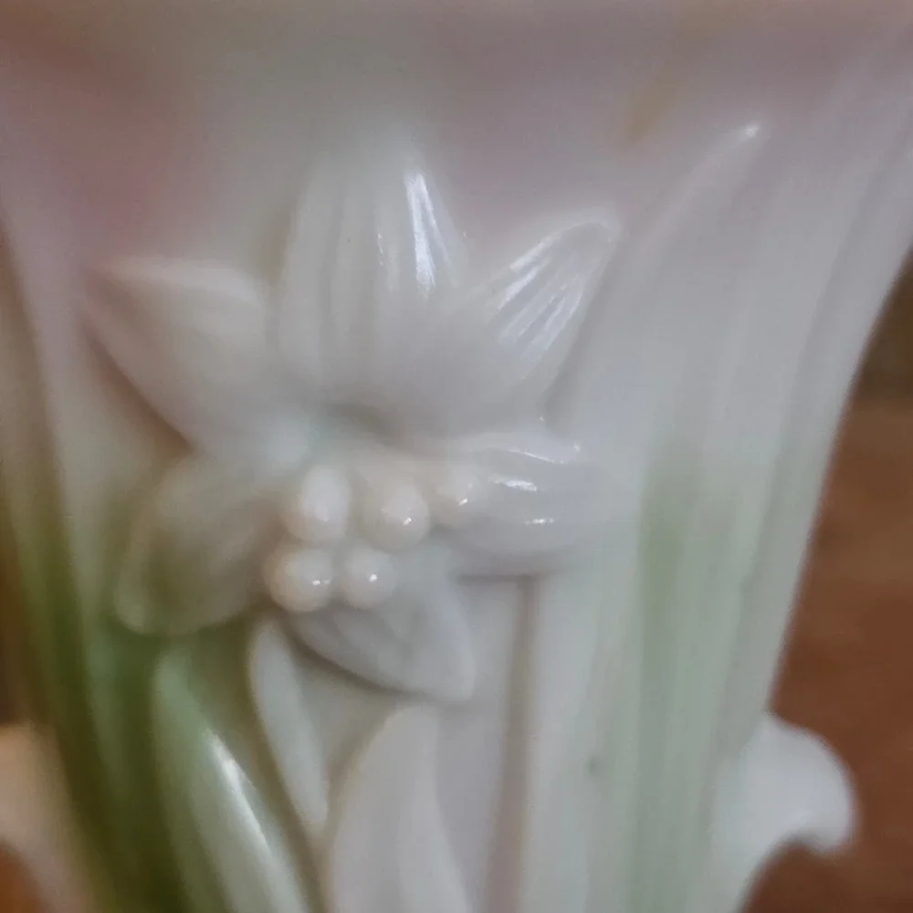 Vintage Akro Agate Slag Glass Cornucopia Vase Floral Lily Multi Color Swirl 4.5